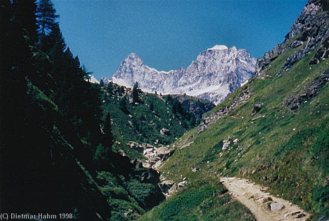 Wellenkuppe und Obergabelhorn beim Aufstieg nach Trift