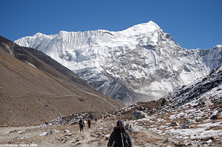 Am Fuß des Island Peak